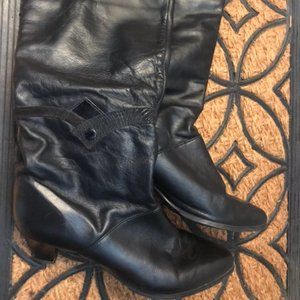 Black Vintage woman's low heeled boots size-10